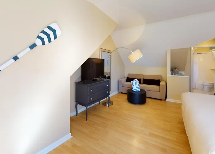 Breezeway Boutique Hotel